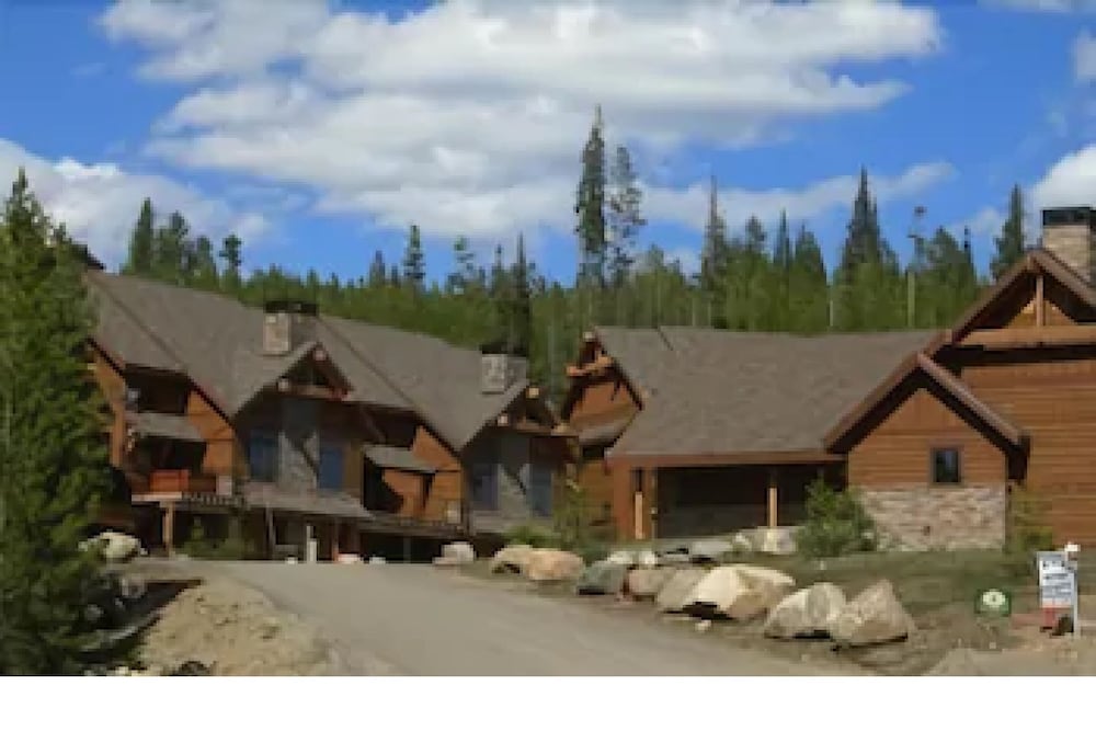 Alpenglow Condominiums 