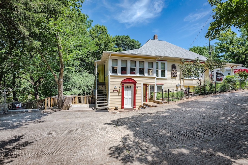 Red Bud Manor 