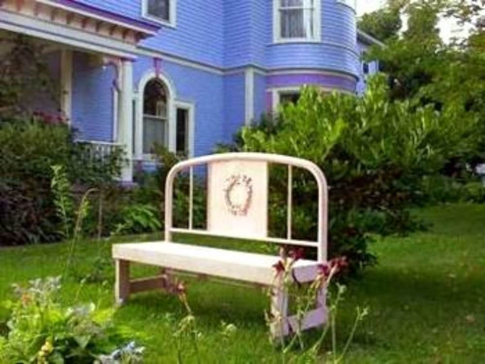 The Blue Belle Inn Bed And Breakfast The Blue Belle Inn Bed And Breakfast