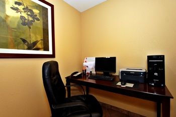 Candlewood Suites Airport Candlewood Suites Airport