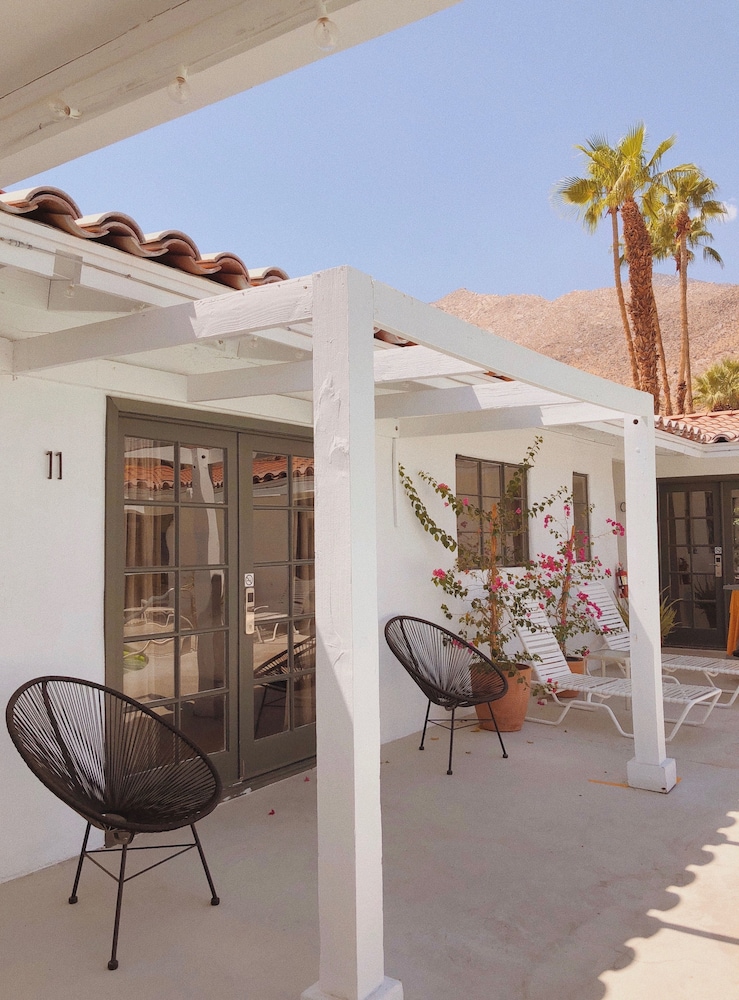La Dolce Vita Resort & Spa - A Gay Men'S Clothing Optional Resort 