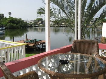 The Holiday Court Villas And Suites 