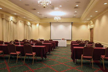 Radisson Hotel & Suites Chelmsford-Lowell 