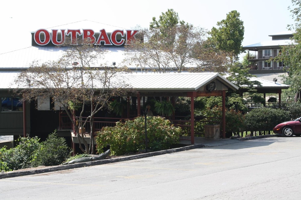 Outback Roadhouse Motel & Suites Branson 